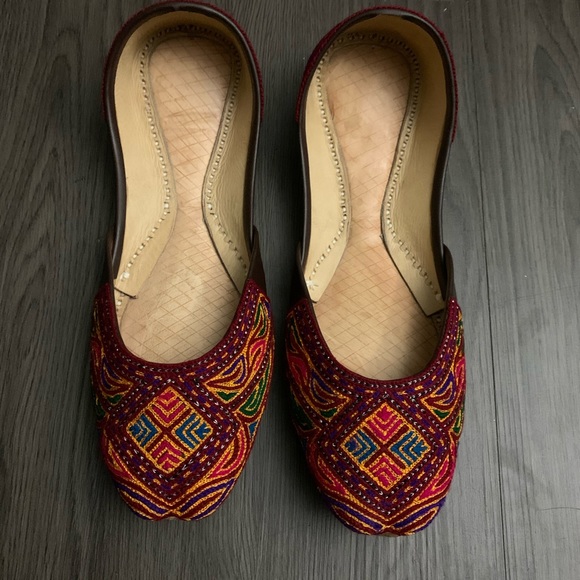 Artisan hand embroidered leather flats shoes 8.5 - Picture 1 of 7